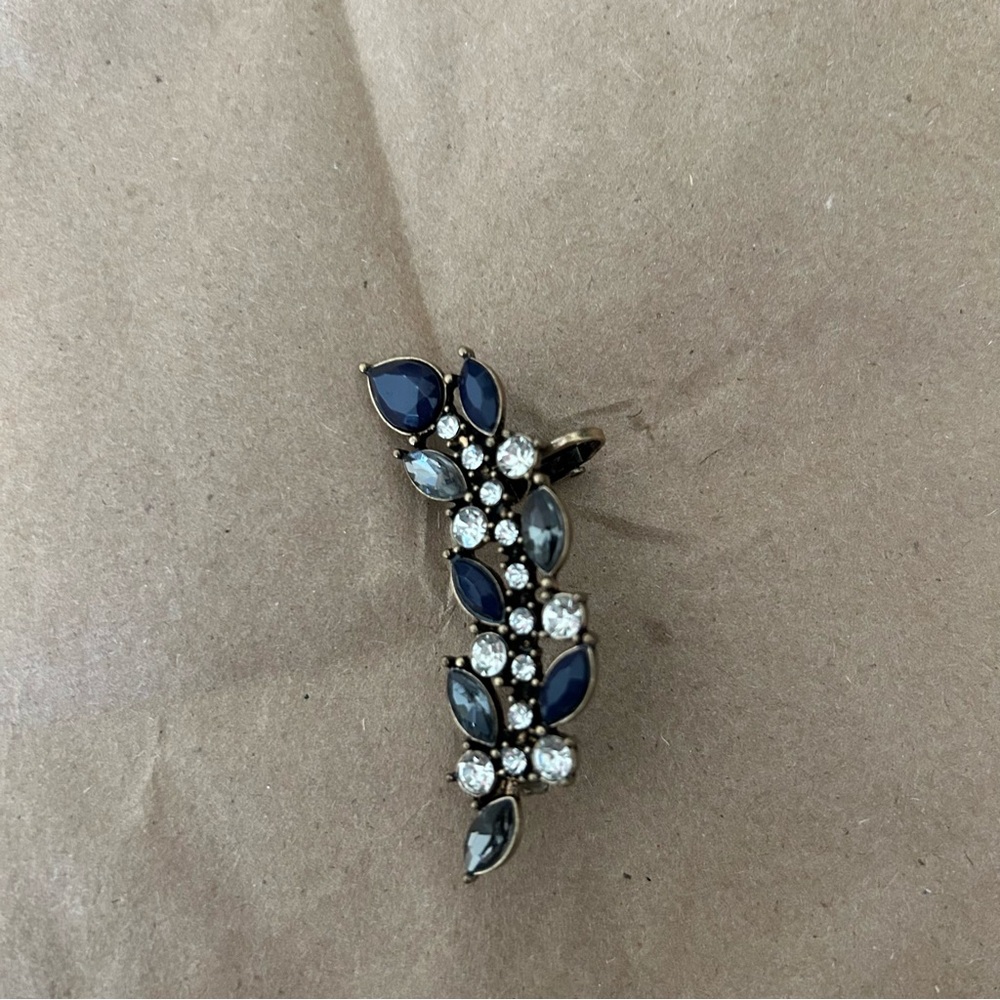 4/$20 Blue & Gold Toned Leaf Ear Cuff – Costume Jewelry
